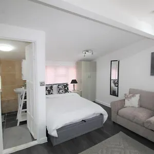 studio-near-upton-park-station.brighton-hotels-england.com/