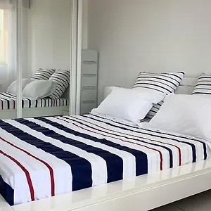 https://fleur-de-lys-proche-centre-ville-et-lac.hotels-rhonealpes.com